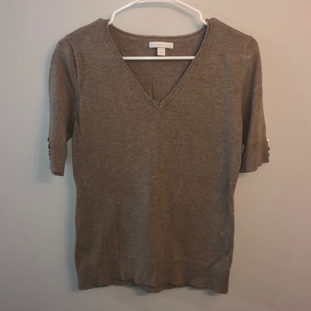 Tan v- neck shirt
